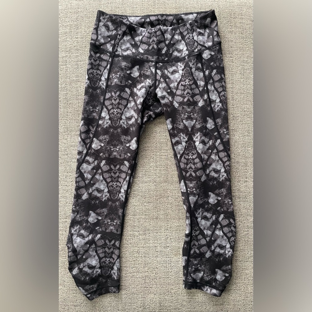 CALIA by Carrie Underwood Women’s Gray Patterned Leggings